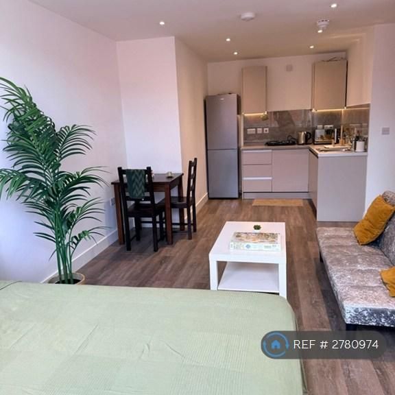 Studio to rent - Photo 1