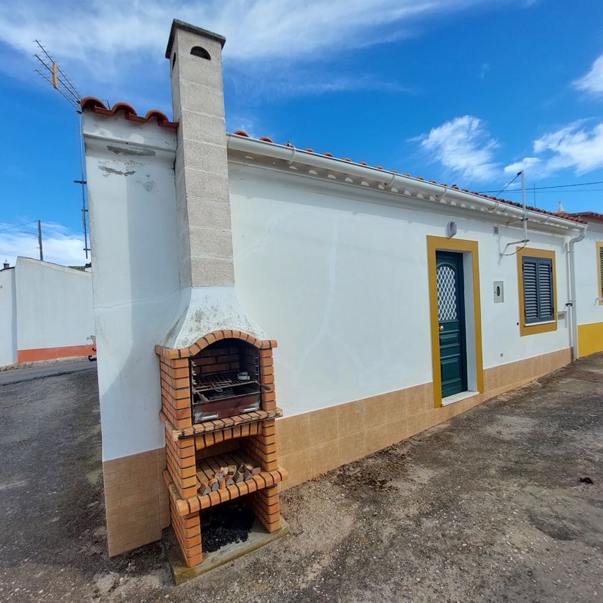 Casa Térrea T1 Zona calma totalmente renovada. Arrendamento de Outubro a Maio - Photo 1