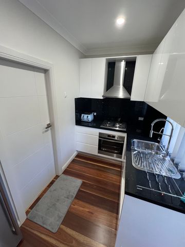 Modern 1-Bedroom Flat in Prime Bardia Location – Utilities Included - Photo 4