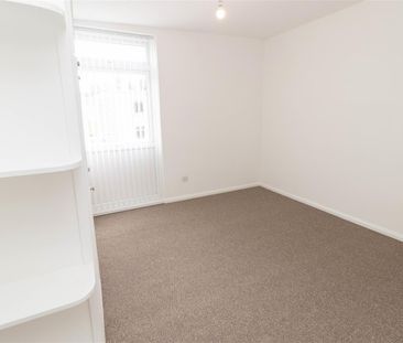 3 Bedroom House - End Terrace - Photo 1