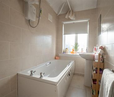 2 bedroom semi-detached house to rent - Photo 6