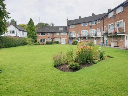 2 bedroom mews to rent - Photo 5