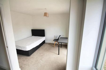 1 bedroom in a house share to rent - Photo 4