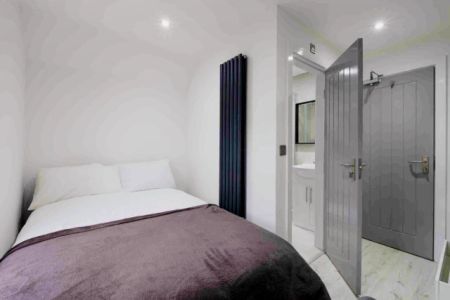 5 Beds 5 Baths - Photo 4