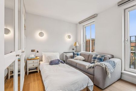 3 bedroom flat to rent - Photo 4