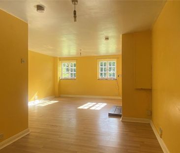 2 bedroom end of terrace house to rent - Photo 3