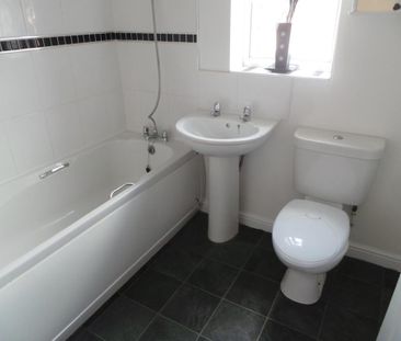 2 bedroom semi-detached house to rent - Photo 4