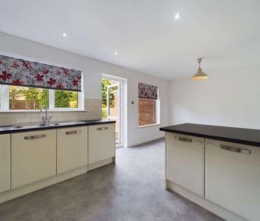 Sunna Gardens, Sunbury On Thames, TW16 - Photo 4