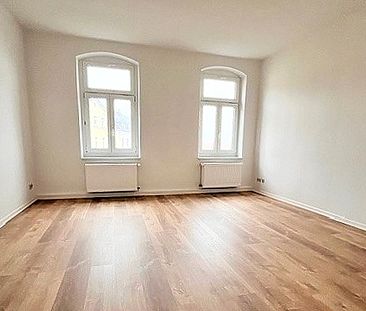 IN SANIERUNG! Großzügig geschnittene Familienwohnung… - Photo 4