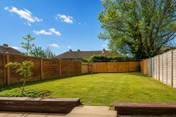 3 bed House - Semi-Detached To Let - Photo 1