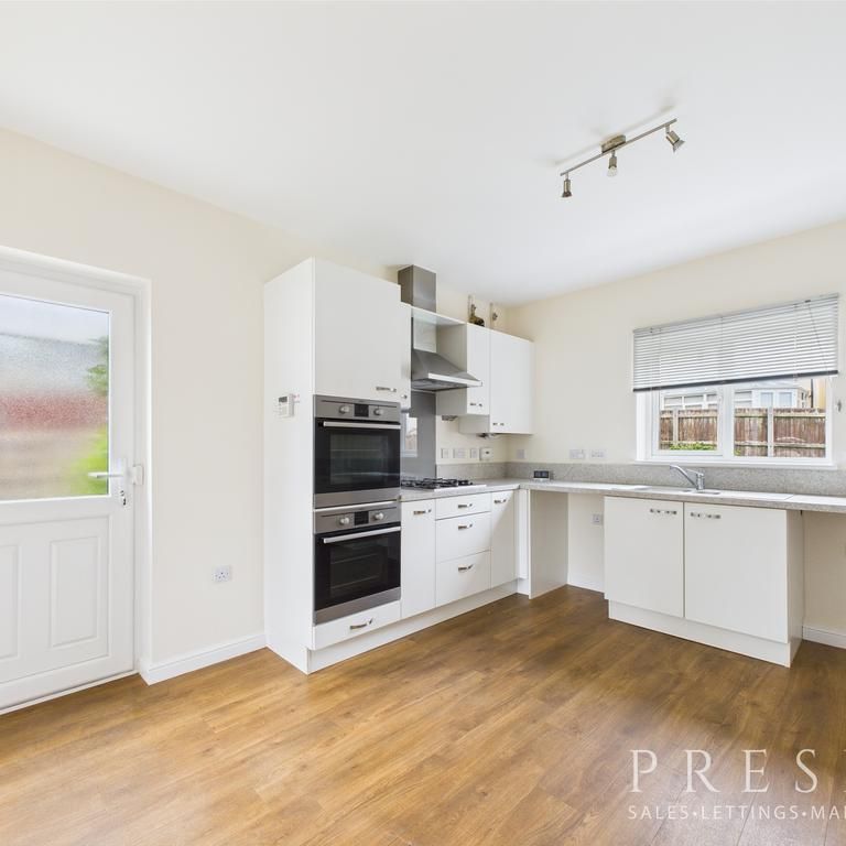 4 bedroom detached house to rent - Photo 1