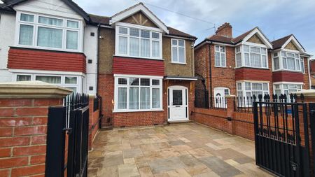 1 bedroom in a house share to rent - Photo 5