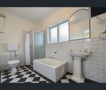 Easy Living in Welland! - Photo 3