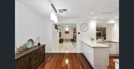 Charming Mid-Century Gem - Photo 2