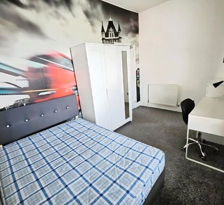 5 bedroom flat to rent - Photo 2