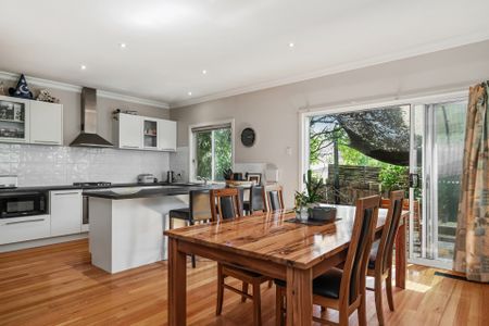 Three bedroom home in a great location - Photo 5