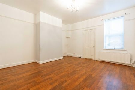 3 bed flat to rent in East View, Wideopen, NE13 - Photo 2