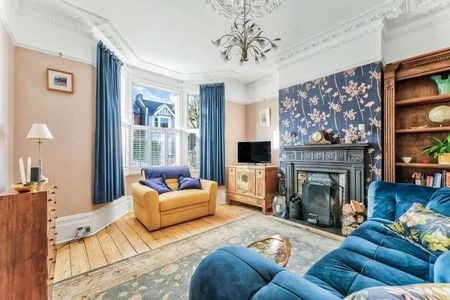 Clavering Road, Aldersbrook, E12 - Photo 2