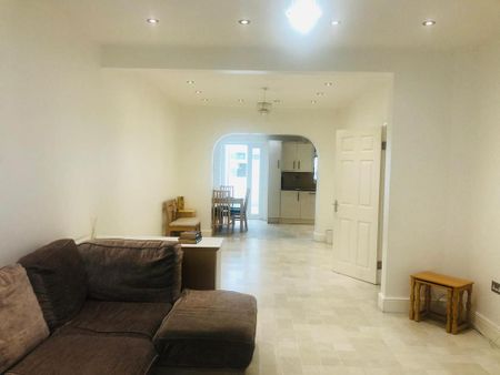 4 bedroom terraced house to rent - Photo 2