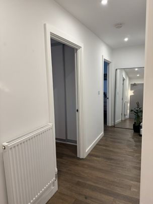 Room in a Shared Flat, Raffles House, SW17 - Photo 1