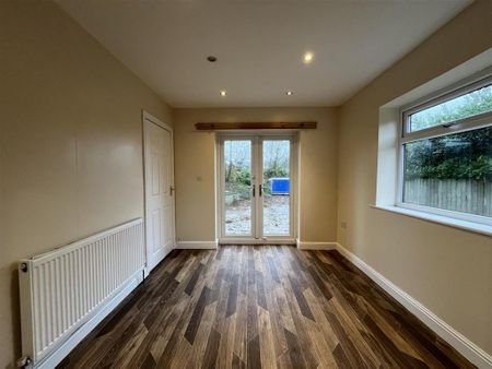4 bedroom detached house to rent - Photo 2