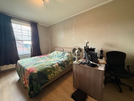 Ruime woning met 4 slaapkamers en een ruime tuin - Foto 3