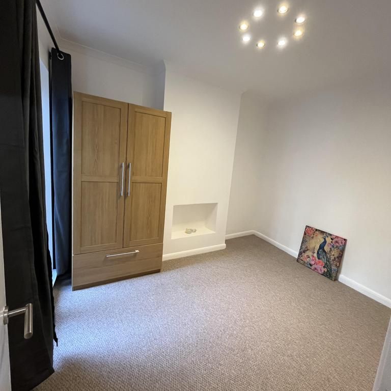 2 bedroom ground floor flat to rent - Photo 1