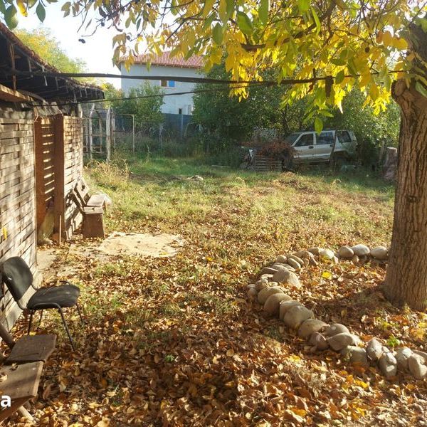 Inchiriez casa cu curte - Fotografie 1