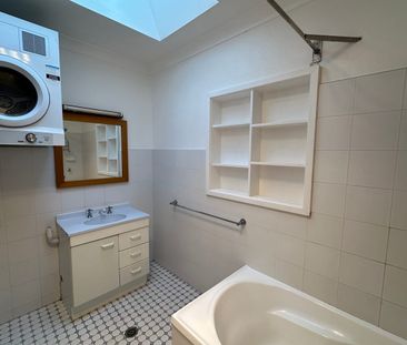 Gippsland Street 3 bedroom unit on 12 month lease. - Photo 3