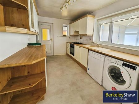 3 bedroom semi-detached house to rent - Photo 5