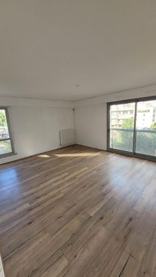 Appartement Paris 2 pièces 53.32 m2 avec terrasse - Photo 1