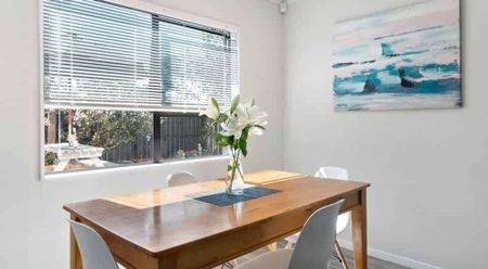 Family-Friendly Birkdale Townhouse with Sunny Gard - Photo 3