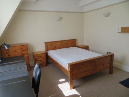 4 bedroom terraced house to rent - Photo 3