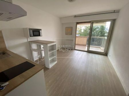 Location Appartement 1 pièce 20m² LE CANNET 06110 - Photo 2