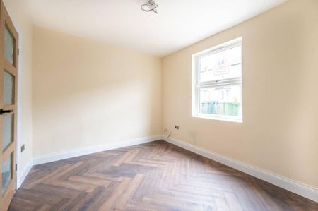 4 bedroom terraced house to rent - Photo 5