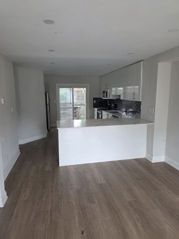 For Lease - 110 BEACH Road, Hamilton, Ontario - Photo 5