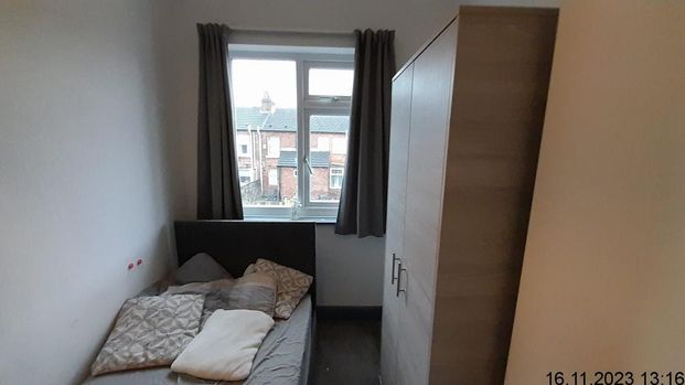 1 bedroom in a house share to rent - Photo 1