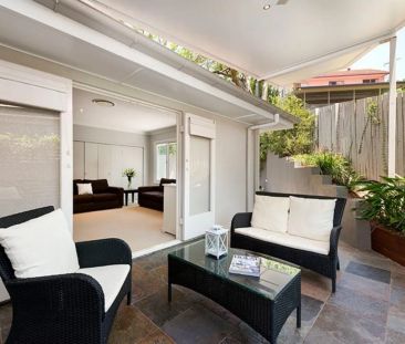 Convenient, Stylish, Family-Friendly Haven - Photo 6