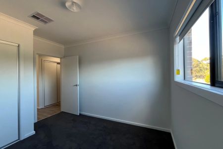 **APPLICATION PENDING** Stylish family living just 2.5km from town centre - Photo 3