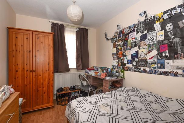 4 bedroom flat to rent - Photo 1