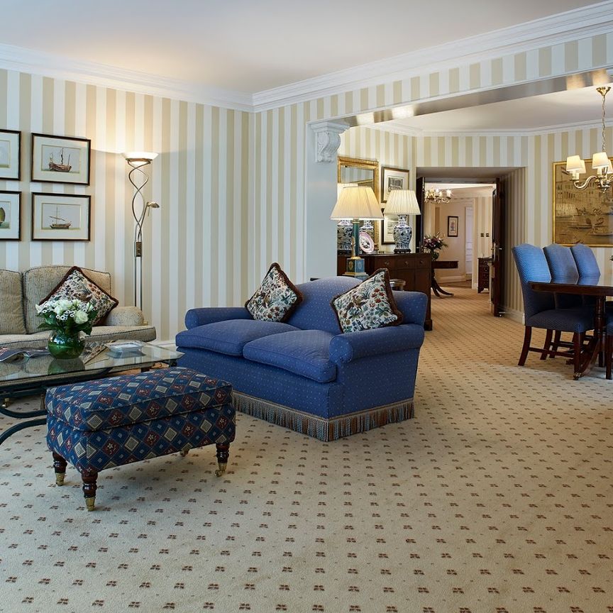 A Deluxe Three-Bedroom Apartment in Kensington, London W8 - Photo 1