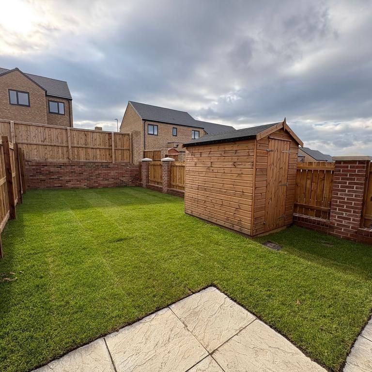 3 bedroom semi-detached house to rent - Photo 1