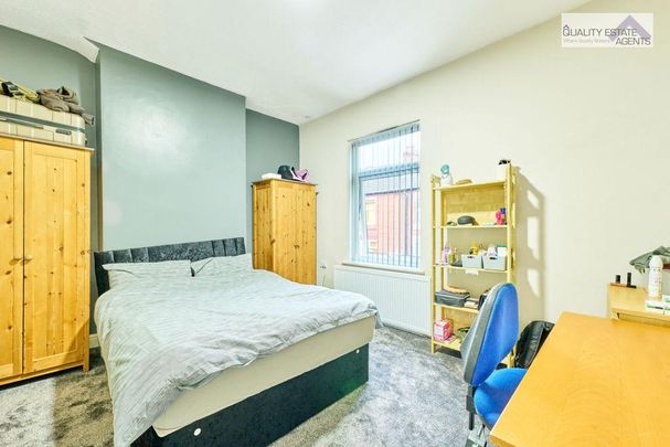 4 bedroom terraced house to rent - Photo 1