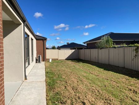 Modern Family Home North Shepparton - Photo 2