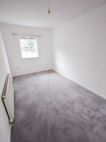 One Bedroom Flat for Rent in Burgess Hill - Photo 3