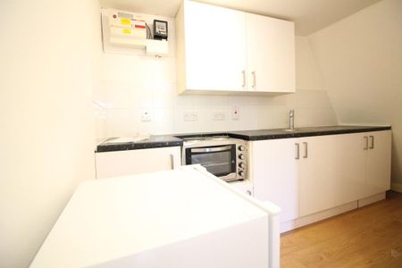 Hanger Lane, London - Photo 3