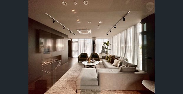 Modern One Bedroom Apartment in the Heart of West Melbourne - Photo 1