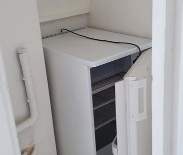 LOUE F1 dans résidence sécurisée en parfait état - Photo 4