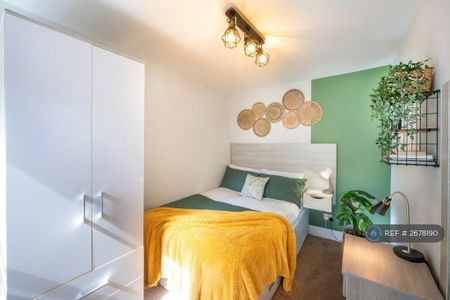 1 bedroom in a house share to rent - Photo 2