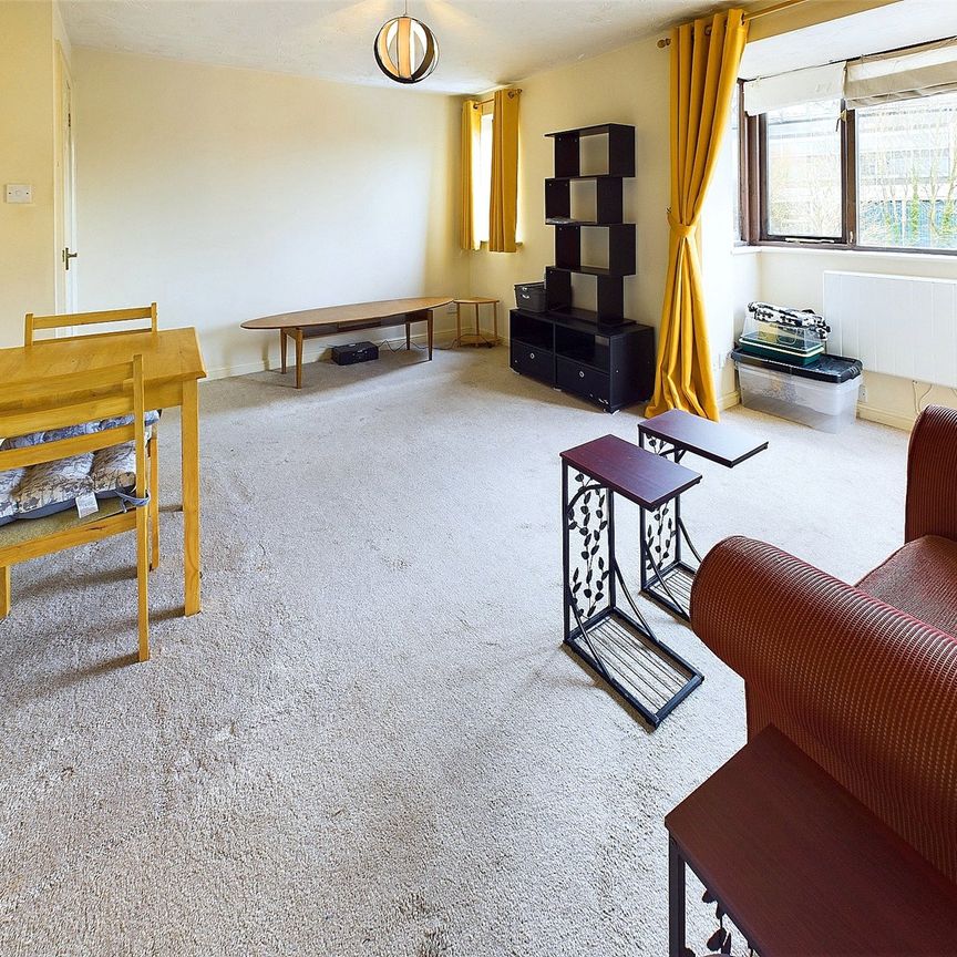 Varsity Drive, Twickenham - 1 bedroomProperty for lettings - Chasebuchanan - Photo 1